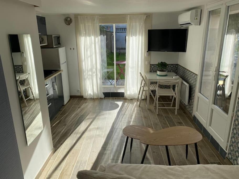 Charmant Studio Avec Jardin Avignon Exterior photo